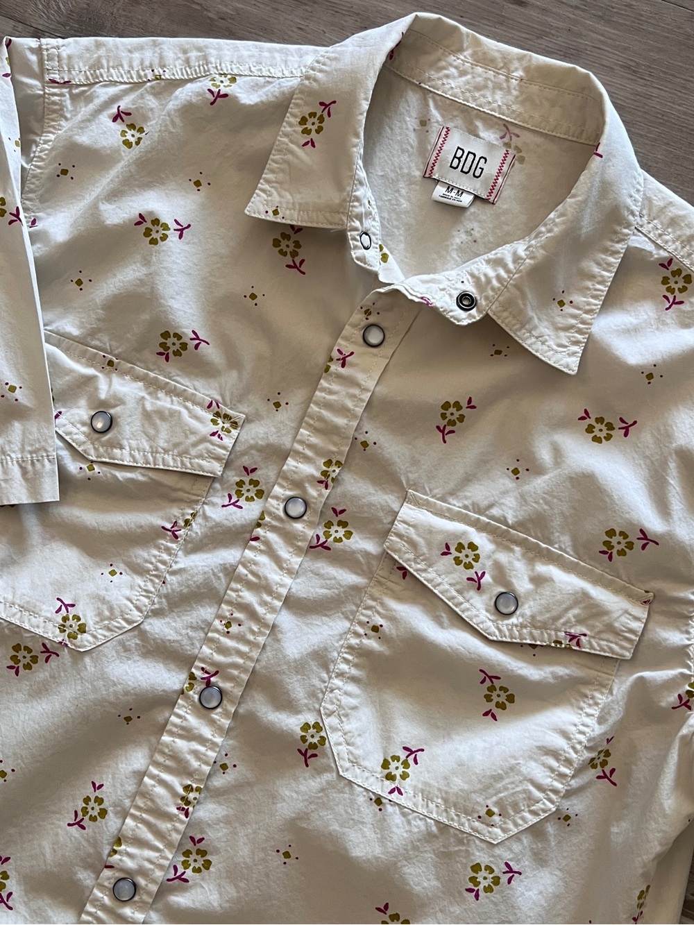 BDG Urban Outfitters Western Floral Ivory/Cream Pearl Snap Shirt Sz M Short Slv